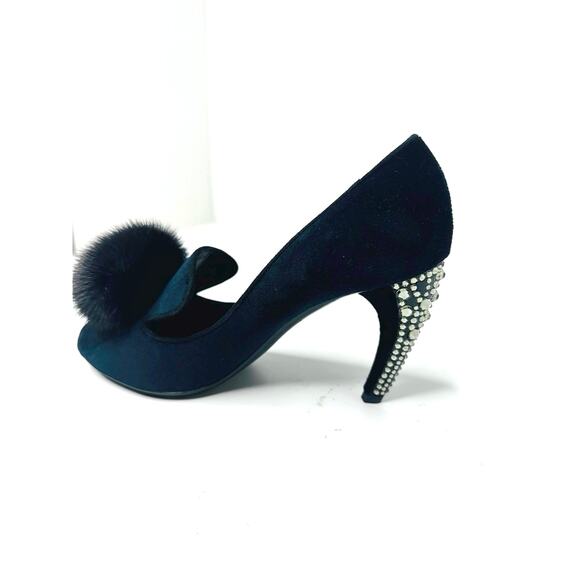 Louis Vuitton Black Blue Nuit Frill Mink Pompom Pumps Heels Size 35.5 Runway - Picture 6 of 12